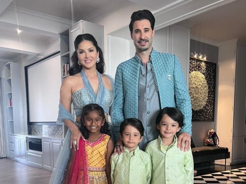 सनी लियोनी ने पति डैनियल वेबर के साथ मिलकर अपनी बेटी को गोद लिया था और गोद लेने के कुछ समय बाद ही कपल ने सरोगेसी के जरिए अपने दोनों बच्चों का स्वागत किया था. कपल साल 2018 में दो बेटों- नोआ और एश के माता-पिता बने. 