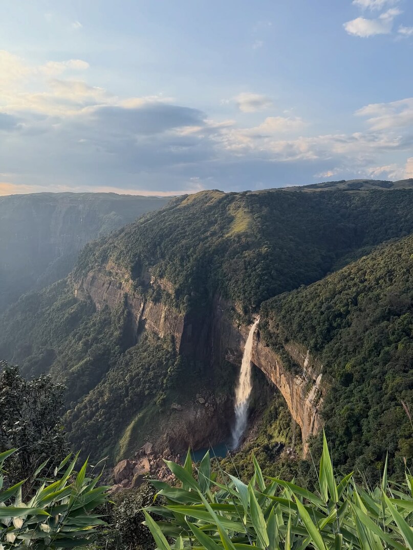 Spectacular Waterfalls: From Nohkalikai, Seven Sisters, to Elephant Falls, Meghalaya is home to breathtaking waterfalls, surrounded by lush greenery, perfect for photography, trekking, and connecting with the serene beauty of nature.