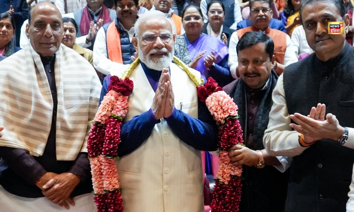 NDA मीटिंग में पीएम मोदी का भव्य  स्वागत 50% से 18% टैरिफ डिप्लोमेसी से खत्म हुआ टैरिफ वॉर