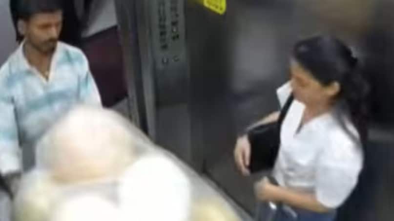 A Mumbai building elevator ride turned into a terrifying near-miss within seconds when a man entered carrying gas-filled balloons. CCTV footage shows a woman stepping into the lift with a small trolley bag, followed by a man struggling to squeeze in with a sack full of balloons. Moments later, the balloons exploded, engulfing the lift in flames and forcing the occupants to flee in panic.