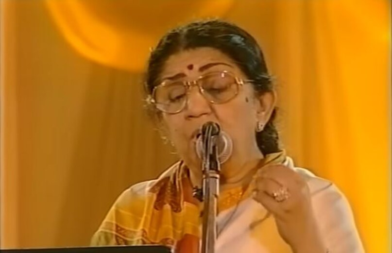 फिल्म ‘वो कौन थी’ का गाना ‘लग जा गले’ से ज्यादा मशहूर भारतीय गीत शायद ही कोई हो. मदन मोहन, जिनकी प्रेरणा लता थीं, ने 1964 की फिल्म 'वो कौन थी' के लिए यह संगीत तैयार किया था. कई गायकों ने इस क्लासिक गीत को गाने की कोशिश की, लेकिन लता जैसे भाव कोई नहीं ला सका.