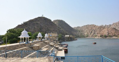 उदयपुर: भारत का 'झीलों का शहर' - सुंदरता और इतिहास का अद्भुत संगम.