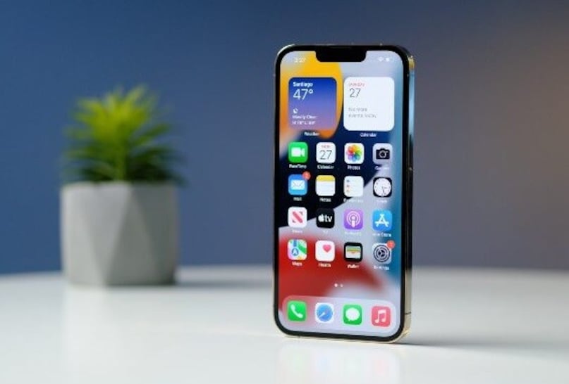 बॅकग्राउंड अ‍ॅक्टिव्हिटीला करा लिमिट : अँड्रॉइडवर मल्टीटास्किंग केल्याने अनेक गोष्टी सोप्या होतात, परंतु त्यामुळे प्रोसेसर आणि बॅटरीवरही ताण येतो. म्हणून, डेव्हलपर मोडमध्ये जा आणि बॅकग्राउंड प्रोसेस लिमिट 2 किंवा त्याहून अधिक सेट करा. हे एकाच वेळी अनेक अ‍ॅप्स उघडण्यापासून रोखेल आणि तुमचा फोन सुरळीत चालू ठेवेल.