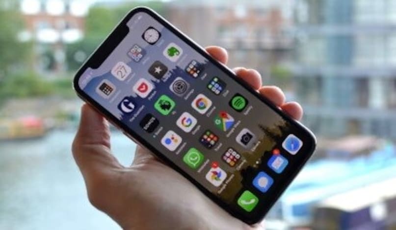 फोर्स पीक रिफ्रेश रेट : तुम्हाला बॅटरी लाइफची काळजी नसेल, तर ही सेटिंग तुमच्या फोनचा वापर करणे सोपे करेल. तुमच्या फोनचा रिफ्रेश रेट जास्त असला तरीही, बॅटरी वाचवण्यासाठी अँड्रॉइड अनेकदा तो कमी करतो. हे टाळण्यासाठी, तुम्ही फोर्स पीक रिफ्रेश रेट पर्याय सक्षम करू शकता. यामुळे सोशल मीडियावर स्क्रोल करण्याचा संपूर्ण अनुभव आनंददायी आणि मजेदार होईल.