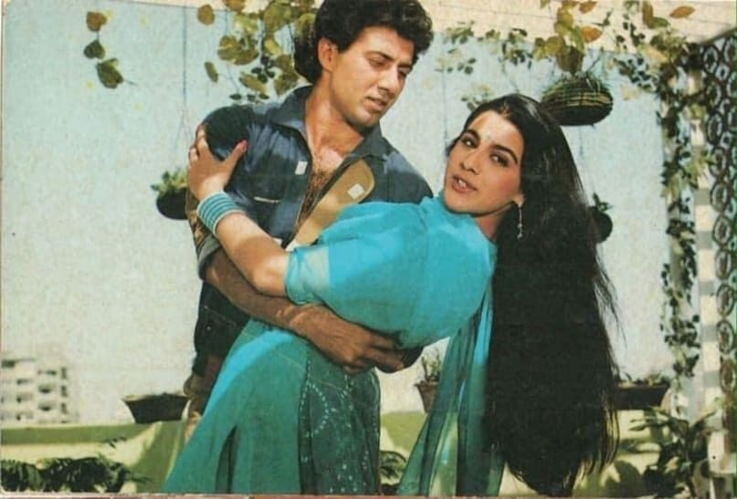 At the time for her marriage, Amrita Singh was ruling box office with hits like Betaab, Chameli Ki Shaadi, and Mard. Her decision to step away from spotlight after marriage changed the trajectory of her otherwise blazing career. 