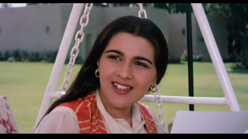अमृता सिंह ने साल 1983 में रिलीज हुई फिल्म ‘बेताब’ से बॉलीवुड में कदम रखा और अपने पहले ही रोल से खास पहचान बना ली. इसके बाद 1980 के दशक में उन्होंने मर्द, साहेब और खुदगर्ज जैसी सफल फिल्मों में अभिनय किया. सनी देओल और संजय दत्त जैसे बड़े सितारों के साथ उनकी जोड़ी को दर्शकों ने खूब पसंद किया, जिससे वह उस दौर की लोकप्रिय अभिनेत्रियों में शामिल हो गईं.