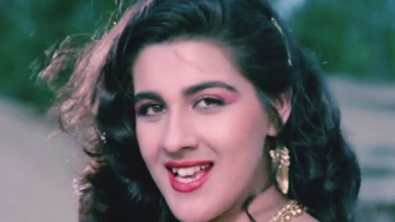 बेताब: अमृता सिंह ने 1983 में इस फिल्म से बॉलीवुड में कदम रखा. इसमें उन्होंने सनी देओल के साथ लीड रोल निभाया था. इस फिल्म ने उन्हें रातों-रात स्टार बना दिया और बॉलीवुड में उनकी जगह पक्की कर दी. जावेद अख्तर द्वारा लिखी और राहुल रवैल द्वारा निर्देशित इस रोमांटिक ड्रामा को कई फिल्मफेयर अवॉर्ड्स मिले थे.