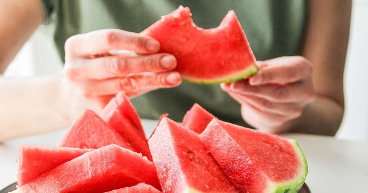 Side Effects of Watermelon : गर्मियों में तरबूज खाना इन लोगों के लिए हो सकता है जानलेवा! जानें क्यों?