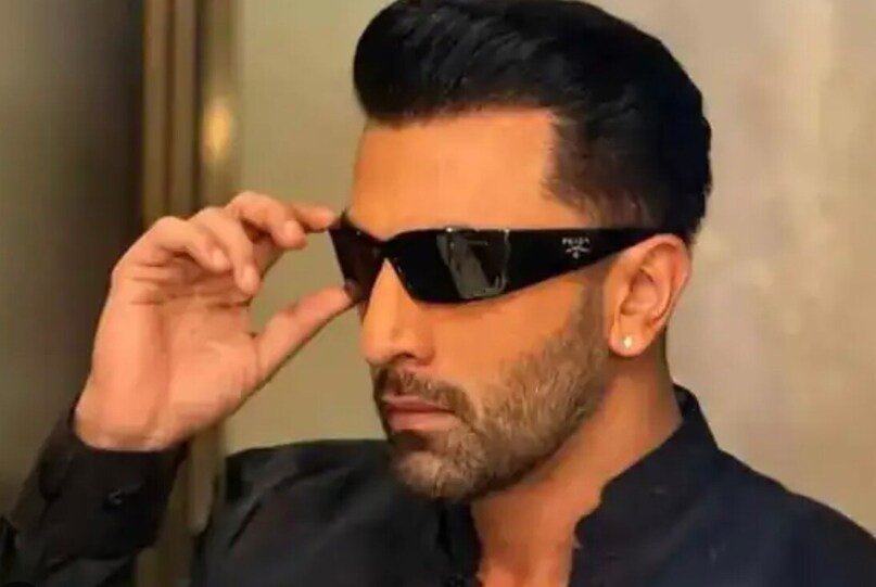 However, according to recent reports, the idea of casting Ranbir Kapoor is currently just a concept as the script for the film is not yet prepared. Despite the immense popularity of the franchise, YRF is reportedly being very selective about the story. However, according to recent reports, the idea of casting Ranbir Kapoor is currently just a concept as the script for the film is not yet prepared. Despite the immense popularity of the franchise, YRF is reportedly being very selective about the story.