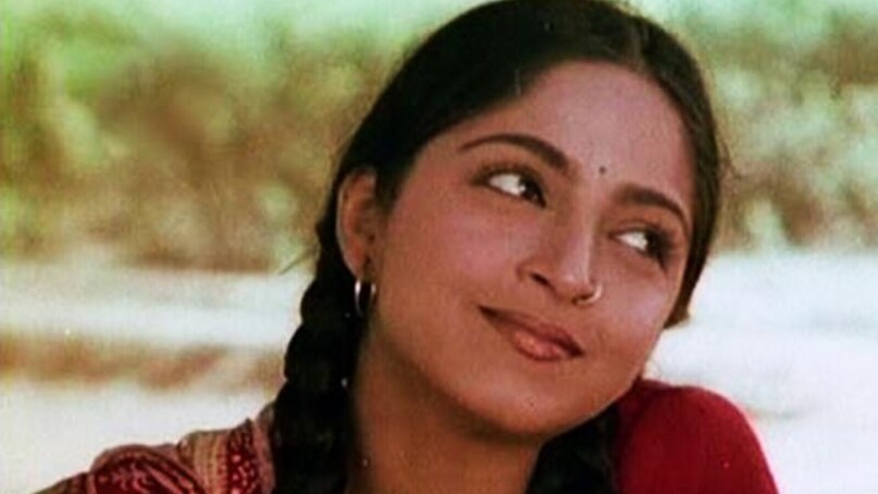 Audiences fell in love with her simplicity and grace. Her portrayal of Gunja was filled with warmth, innocence, and emotional strength. Draped in simple sarees and minimal makeup, she redefined beauty with authenticity. Even today, Gunja remains one of the most cherished characters in Hindi cinema.