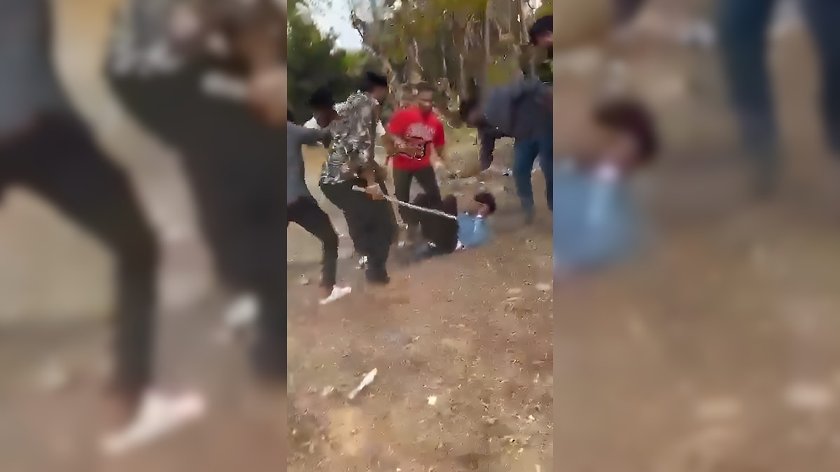 पेट, छाती और मुंह पर बरसाते रहे लात, हाथ और रॉड, कॉलेज में तालिबानी क्रूरता का वीडियो वायरल