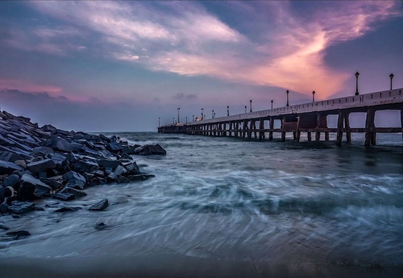 Pondicherry: Experience a touch of French charm in this coastal town. Walk hand-in-hand through the colourful streets of the French Quarter, enjoy a sunrise at Promenade Beach, and indulge in gourmet European cuisine at one of the many quaint, intimate cafes.