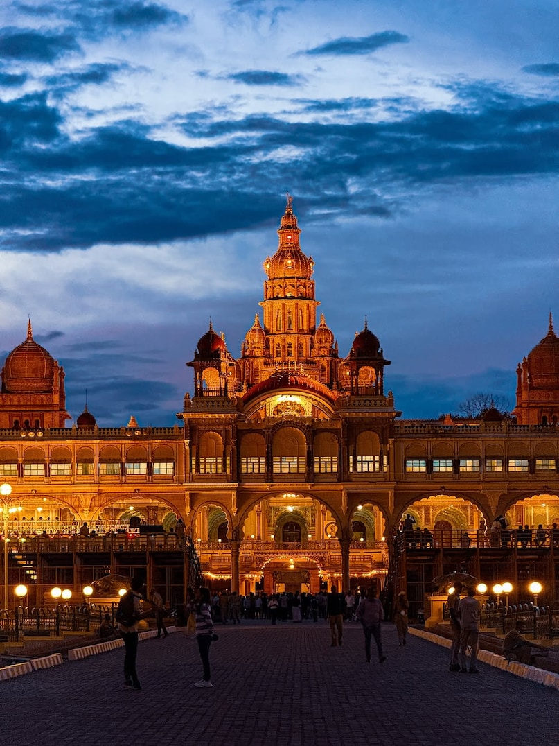 Mysore: For a weekend of royal grandeur, Mysore offers illuminated palaces and heritage luxury hotels. Stroll through the Brindavan Gardens during the musical fountain show or enjoy a laid-back afternoon by Karanji Lake, soaking in the city’s rich history and culture.