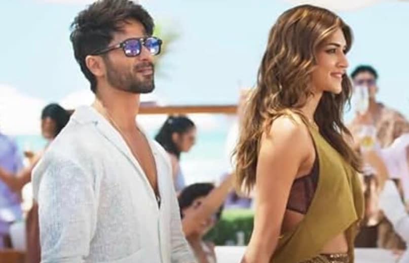 रोमांस और साइंस-फिक्शन का अनोखा मेल लेकर आई ‘तेरी बातों में ऐसा उलझा जिया’ ने दर्शकों को एक अलग तरह की प्रेम कहानी दिखाई. फिल्म की कहानी एक ऐसे युवक के इर्द-गिर्द घूमती है, जिसकी जिंदगी तब बदल जाती है जब वह एक बेहद खास और असामान्य लड़की से मिलता है. धीरे-धीरे उसे एहसास होता है कि यह रिश्ता सामान्य प्रेम कहानी जैसा नहीं, बल्कि तकनीक और भावनाओं के टकराव से भरी एक नई दुनिया का दरवाजा है.