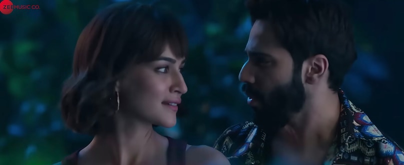 Apna Bana Le (Bhediya): This soulful plea for belonging has become a modern wedding favourite. The lyrics represent a total surrender to love, asking a partner to claim one's heart entirely, making it one of the most powerful emotional tracks in recent years.