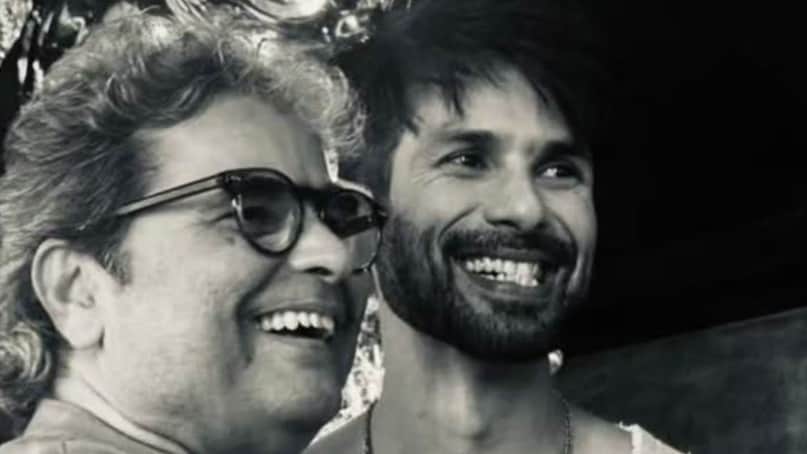 सुतापा सिकदर ने लिखा, ‘आपको बहुत बहुत मुबारक! बहुत पहले आपने यह सपना देखा था तब इसका नाम सपना दीदी था. आपका सपना पूरा हुआ और आप सपने देखते-देखते रोमियो बन गए!! आपको सलाम और दुनिया में जुल्म खत्म होने का सपना देखते रहना चाहिए! ऑल द बेस्ट विशाल भारद्वाज, राहुल भारद्वाज. इरफान खान आपको स्वर्ग से शुभकामनाएं भेज रहे हैं’.
सुतापा सिकदर ने लिखा, ‘आपको बहुत बहुत मुबारक! बहुत पहले आपने यह सपना देखा था तब इसका नाम सपना दीदी था. आपका सपना पूरा हुआ और आप सपने देखते-देखते रोमियो बन गए!! आपको सलाम और दुनिया में जुल्म खत्म होने का सपना देखते रहना चाहिए! ऑल द बेस्ट विशाल भारद्वाज, राहुल भारद्वाज. इरफान खान आपको स्वर्ग से शुभकामनाएं भेज रहे हैं’.