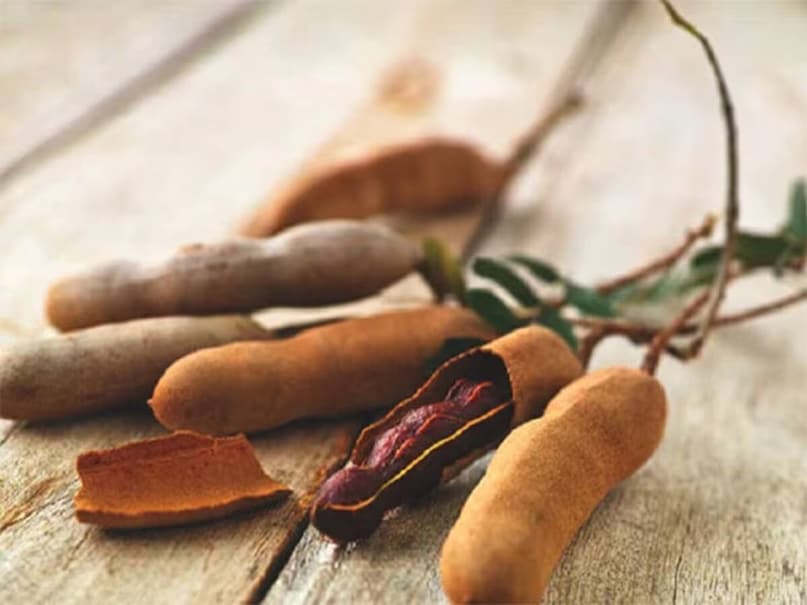 গবেষকরা বলছেন, কেউ যদি অতিরিক্ত পরিমাণে ফ্ল্যাক্সসিড খান, তাহলে তার শরীরে রক্ত ​​অতিরিক্ত পাতলা হয়ে যেতে পারে। এছাড়াও রক্তে চিনির পরিমাণ কমে যেতে পারে। এমনকি রক্তপাত শুরু হলেও এটি রক্ত ​​জমাট বাঁধার গতি কমিয়ে দেয়।