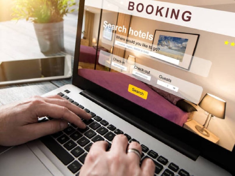 অনলাইন পেমেন্টের আগে ওয়েবসাইটটি নিরাপদ কিনা দেখে নিন। অ্যাড্রেস বারের শুরুতে ‘https://’ এবং একটি তালার চিহ্ন থাকা জরুরি। ভুয়ো লিঙ্কে ক্লিক করে টাকা খোয়াবেন না।