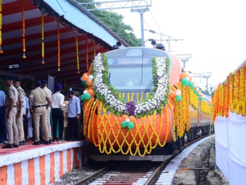 Bangalore Goa Vande Bharat Express, बेंगलुरु गोवा वंदे भारत एक्सप्रेस, semi high speed train Bangalore Goa, Bangalore to Goa train service, Vande Bharat Express schedule, Konkan Railway route, Yeshwantpur Madgaon train, South Western Railway proposal