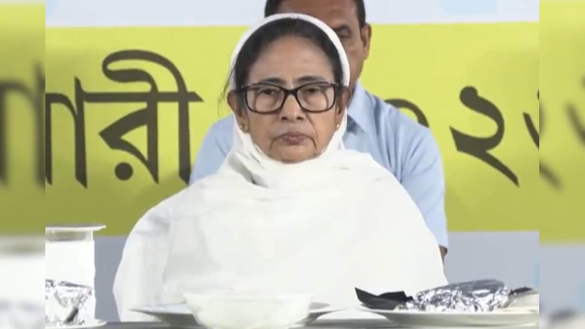 जब इफ्तार पार्टी में पहुंची ममता बनर्जी, देखें Video