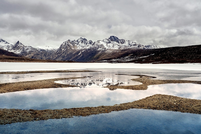 भारत में अज्ञान को "छोटा तिब्बती" या "मिनी तिब्बती" इसका नाम इसलिये जाना जाता है क्योंकि इसकी संस्कृति, बौद्ध धर्म, साझीदार और भू-भाग तिब्बत से बहुत मिलते-जुलते हैं। 5-7 दिनों की यात्रा का खर्च प्रति व्यक्ति लगभग ₹25,000 से ₹40,000 तक हो सकता है, यह उड़ान, रहने की जगह और यात्रा के तरीके पर प्रतिबंध लगाता है। भारत में अज्ञान को "छोटा तिब्बती" या "मिनी तिब्बती" इसका नाम इसलिये जाना जाता है क्योंकि इसकी संस्कृति, बौद्ध धर्म, साझीदार और भू-भाग तिब्बत से बहुत मिलते-जुलते हैं। 5-7 दिनों की यात्रा का खर्च प्रति व्यक्ति लगभग ₹25,000 से ₹40,000 तक हो सकता है, यह उड़ान, रहने की जगह और यात्रा के तरीके पर प्रतिबंध लगाता है।