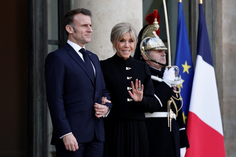 Emmanuel Macron love story, इमैनुएल मैक्रों प्रेम कहानी, Emmanuel Macron, इमैनुएल मैक्रों की पत्नी, इमैनुएल मैक्रों लव स्टोरी, Brigitte Macron, इमैनुएल मैक्रों भारत दौरा, Emmanuel Macron India visit, Emmanuel Macron biography, Emmanuel Macron wife, Emmanuel Macron controversy