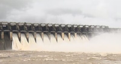 पानी से फसलों को काफी नुकसान पहुंचा है.