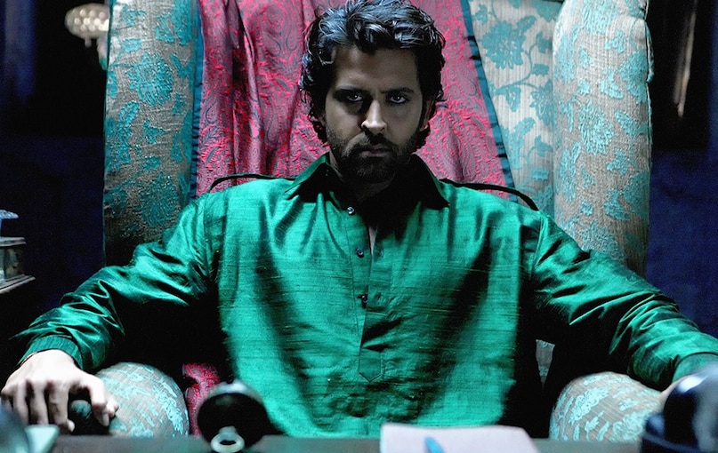 Agneepath movie ending explained, Hrithik Roshan Agneepath awards won, Sanjay Dutt villain role in Agneepath, Agneepath box office collection and budget, Hrithik vs Sanjay Dutt climax scene, अग्निपथ फिल्म का क्लाइमैक्स, ऋतिक रोशन की सुपरहिट फिल्में, संजय दत्त कांचा चीना रोल, बॉलीवुड की सबसे दुखद अंत वाली फिल्में, अग्निपथ मूवी अवॉर्ड्स और बॉक्स ऑफिस 