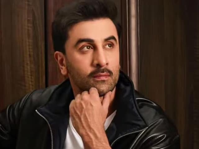 'लव एंड वॉर' में देरी पर फैन ने कसा तंज, छलक पड़ा रणबीर कपूर का दर्द