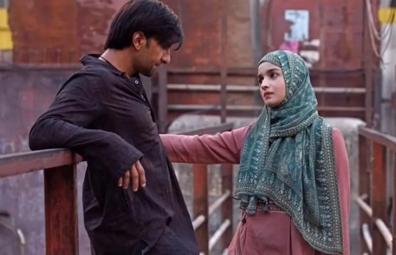 Ranbir Kapoor rejected Gully Boy role, Gully Boy movie won 76 awards, Ranveer Singh Gully Boy records, Siddhant Chaturvedi MC Sher debut, Zoya Akhtar Gully Boy awards history, रणबीर कपूर रिजेक्टेड फिल्म, गली बॉय अवॉर्ड्स रिकॉर्ड, रणवीर सिंह आलिया भट्ट गली बॉय, सिद्धांत चतुर्वेदी एमसी शेर रोल, 2019 की सुपरहिट बॉलीवुड फिल्म
