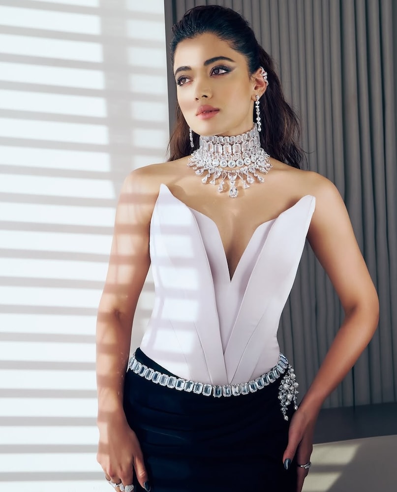 Rashmika Mandanna Highest Paid Actress, Rashmika Mandanna 10 Crore Fees per Movie, National Crush of India Stardom, Rashmika Mandanna Marriage with Vijay Deverakonda, Pan-India Female Superstars 2026, रश्मिका मंदाना की फीस, नेशनल क्रश रश्मिका मंदाना, हाईएस्ट पेड पैन-इंडिया एक्ट्रेस , रश्मिका विजय देवरकोंडा शादी, साउथ फिल्म एक्ट्रेस सैलरी 