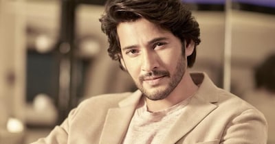 नई दिल्ली. मशहूर डायरेक्टर एसएस राजामौली इन दिनों अपनी अब तक की सबसे बड़ी और मच अवेडेट फिल्म वाराणसी को लेकर सुर्खियों में हैं. इस फिल्म को लेकर दर्शकों के बीच जबरदस्त क्रेज देखने को मिल रहा है, जिसकी सबसे बड़ी वजह है राजामौली और सुपरस्टार महेश बाबू का पहली बार एक साथ आना. फिल्म ने रिलीज से पहले ही सोशल मीडिया पर तहलका मचा रखा है.