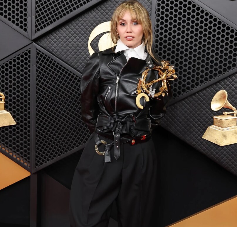 Grammy Awards 2026 Best Dressed, Lady Gaga Grammy 2026 Outfit, Justin and Hailey Bieber Grammys, Grammy 2026 Red Carpet Highlights Viral Celebrity Fashion Grammys 2026, ग्रैमी अवॉर्ड्स 2026 फैशन, लेडी गागा रेड कार्पेट लुक, जस्टिन हैली बीबर ट्विनिंग, ग्रैमी 2026 वायरल तस्वीरें, सेलेब्रिटी बेस्ट ड्रेस्ड लिस्ट