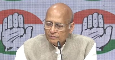 अभिषेक सिंघवी ने आईवाईसी के कार्यकर्ताओं पर दिल्ली पुलिस के केस को गलत बताया है. 