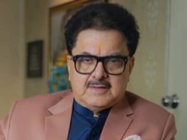 कश्मीर में ईरानी झंडा फहराए जाने से भड़के अशोक, देश विरोधियों पर एक्शन की मांग