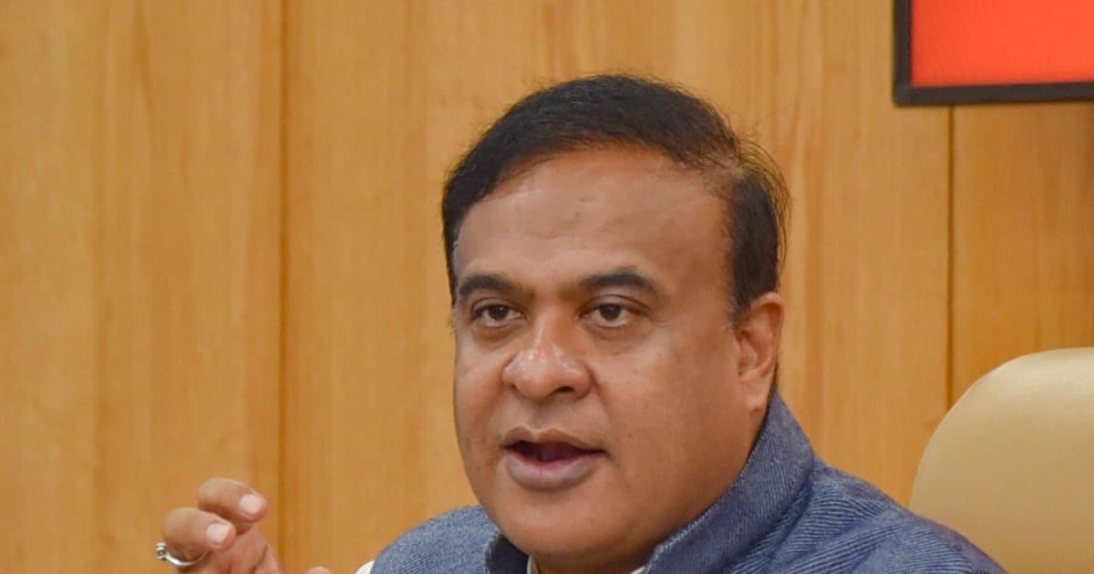 असम चुनाव से पहले हिमंता का मास्टरस्ट्रोक! लाखों महिलाओं के खाते में आएगा कैश, नौकरियों में आरक्षण का भी ऐलान