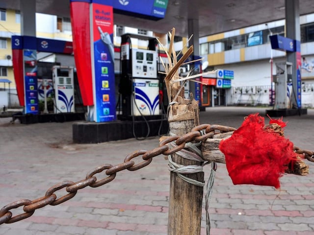 भारत बंद का दिख रहा असर, हड़ताल पर देश के 30 करोड़ श्रमिक, क्या बंद-क्या खुला