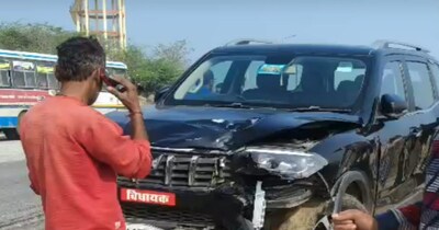 बूंदी में विधायक की कार से स्कूटी सवार की मौत, हाईवे पर शव रखकर प्रदर्शन.