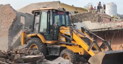 राजकोट में कुल 1400 से अधिक संपत्तियों को ध्वस्त करने का लक्ष्य रखा गया है. 