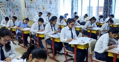 अगर छात्र एक से ज्यादा विषयों में सुधार करना चाहता है, तो उसे अगले साल फरवरी में होने वाली मुख्य बोर्ड परीक्षा में फिर से बैठना होगा.