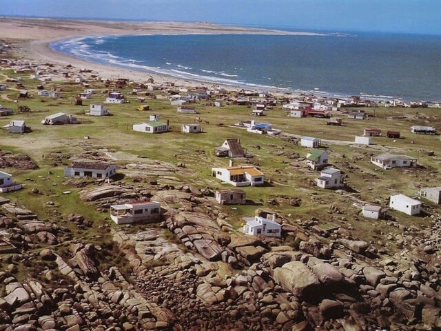 दुनिया का एक अनोखा गांव, जहां बिजली-पानी का नामोनिशान नहीं, ऐसे चार्ज होता है फोन