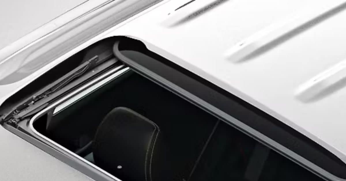 24 Km Mileage, 6 Airbags and Ventilated Seats! This is the cheapest car with sunroof in the country, price starts from only ₹ 7.03 lakh