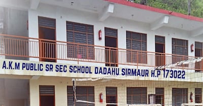 सिरमौर के ददाहू में एकेएम स्कूल की प्रार्थना सभा में एक बच्ची ने रमजान के बारे में विस्तार से बताया.