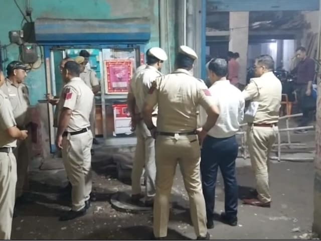 शादी की जश्न में था परिवार, तभी ठायं-ठायं से मच गया हड़कंप, घर में पसरा मातम