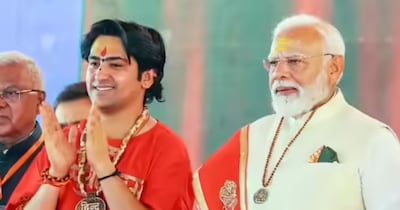 पीएम मोदी के अजमेर दौरे से पहले धीरेंद्र शास्त्री का पुष्कर में दिव्य दरबार: संयोग या राजनीति.