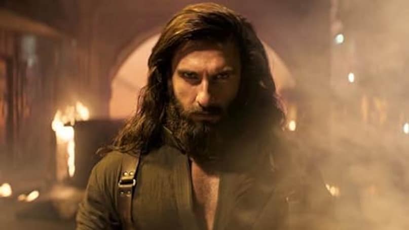 Ranveer Singh, Dhurandhar, Dhurandhar Becomes Rare Blockbuster, Dhurandhar Sells 4 Crore Tickets, Dhurandhar enters in elite club, Bollywood box office history, Dhurandhar Bollywood box office, धुरंधर, धुरंधर बनी नई जमाने की ब्लॉरबस्टर, धुरंधर ने मारी एलीट क्लब में  एंट्री, धुरंधर का बॉक्स ऑफिस 