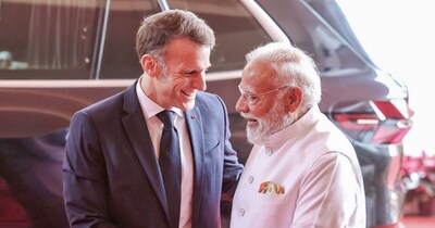 मुंबई में राष्ट्रपति मैक्रों और पीएम मोदी की मुलाकात. (PTI Photo)