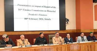 वित्त विभाग की तरफ से रविवार को दी गई प्रजेंटेशन में कहा गया कि हिमाचल प्रदेश को मुफ्त 125 यूनिट बिजली और एचआरटीसी बस में मुफ्त यात्रा को खत्म करना होगा. 