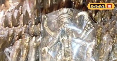 काली माता की मूर्ति हो रही तैयार।