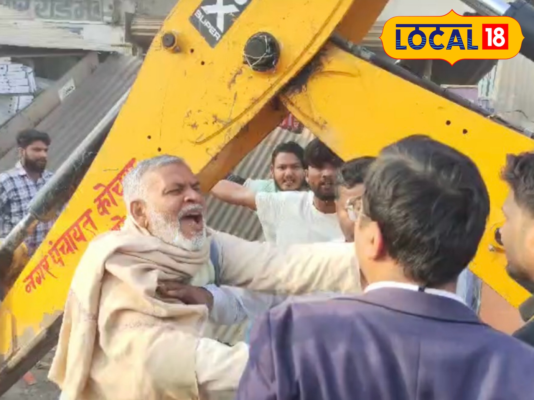 रोहतास में अतिक्रमण हटाओ अभियान के दौरान हंगामा, सीओ से भिड़े कारोबारी, वीडियो वायरल